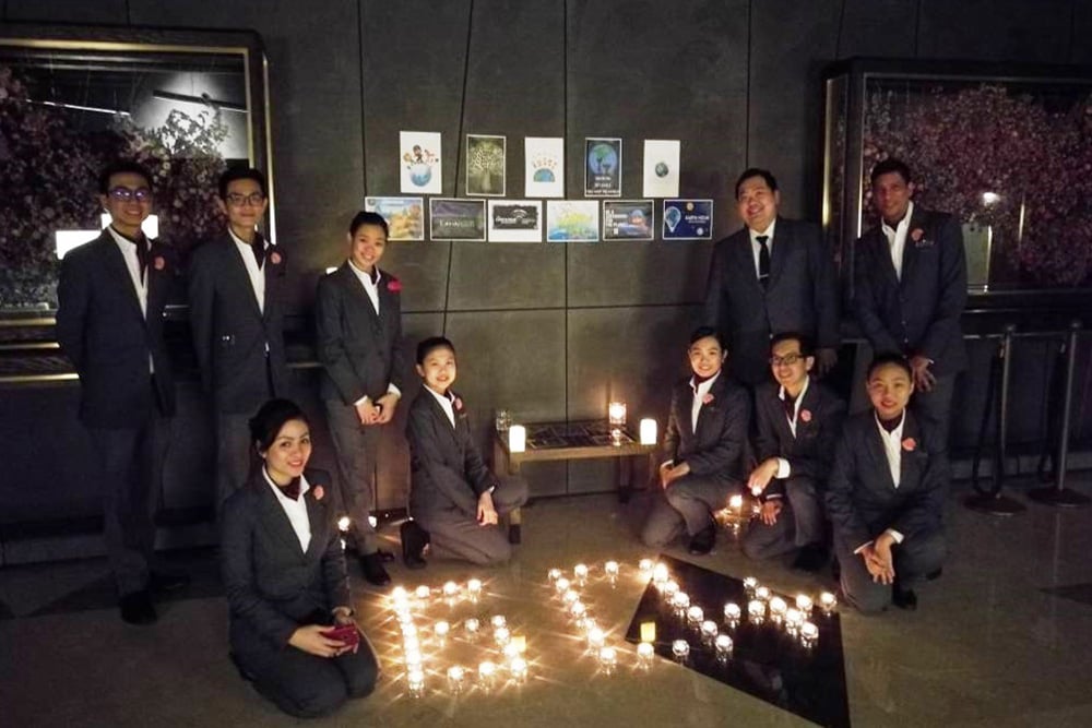 G3 Earth Hour Monogramme Candle Display image 2