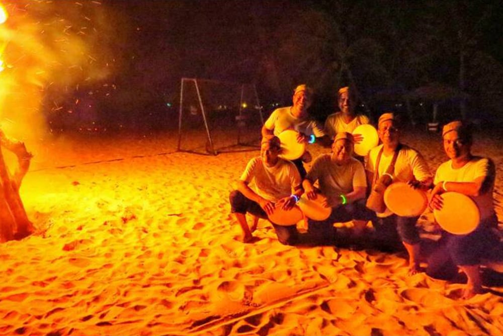 G3 Earth Hour Monogramme Candle Display image 4