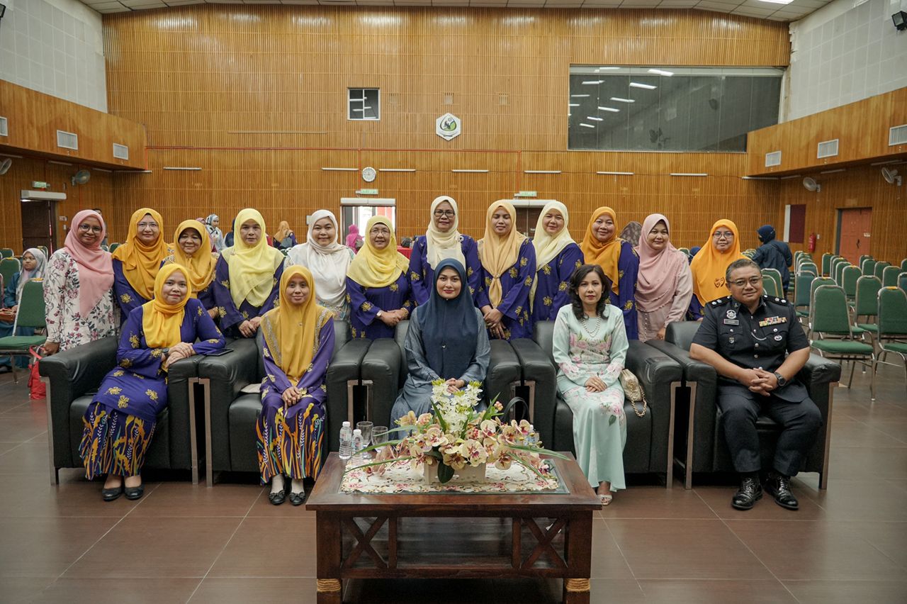 GENM Donates Asam Pedas and Rendang Betawi Pastes to Single Mothers and a Charity Home in Bentong image 2