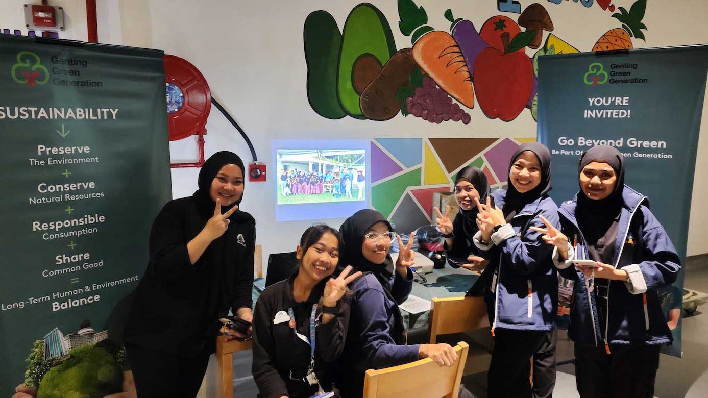 Genting SkyWorlds Theme Park employees proudly registering for the G3 volunteer programme during the recruitment drive